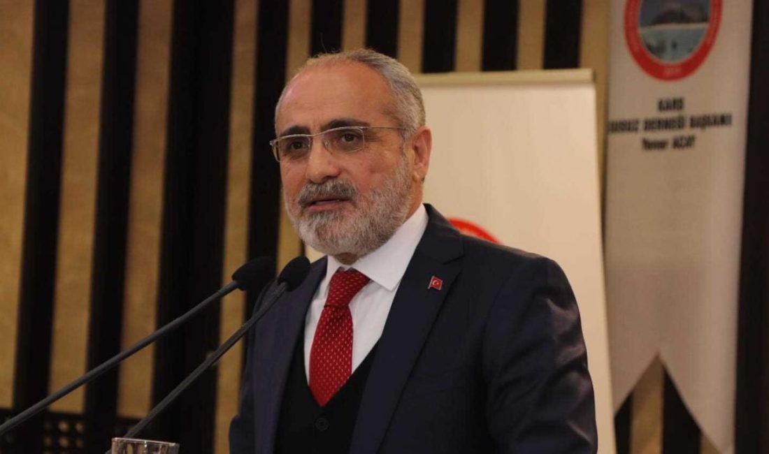 Ankara Kızılay'da İçişleri Bakanlığı Emniyet Genel Müdürlüğü giriş kapısı önündeki