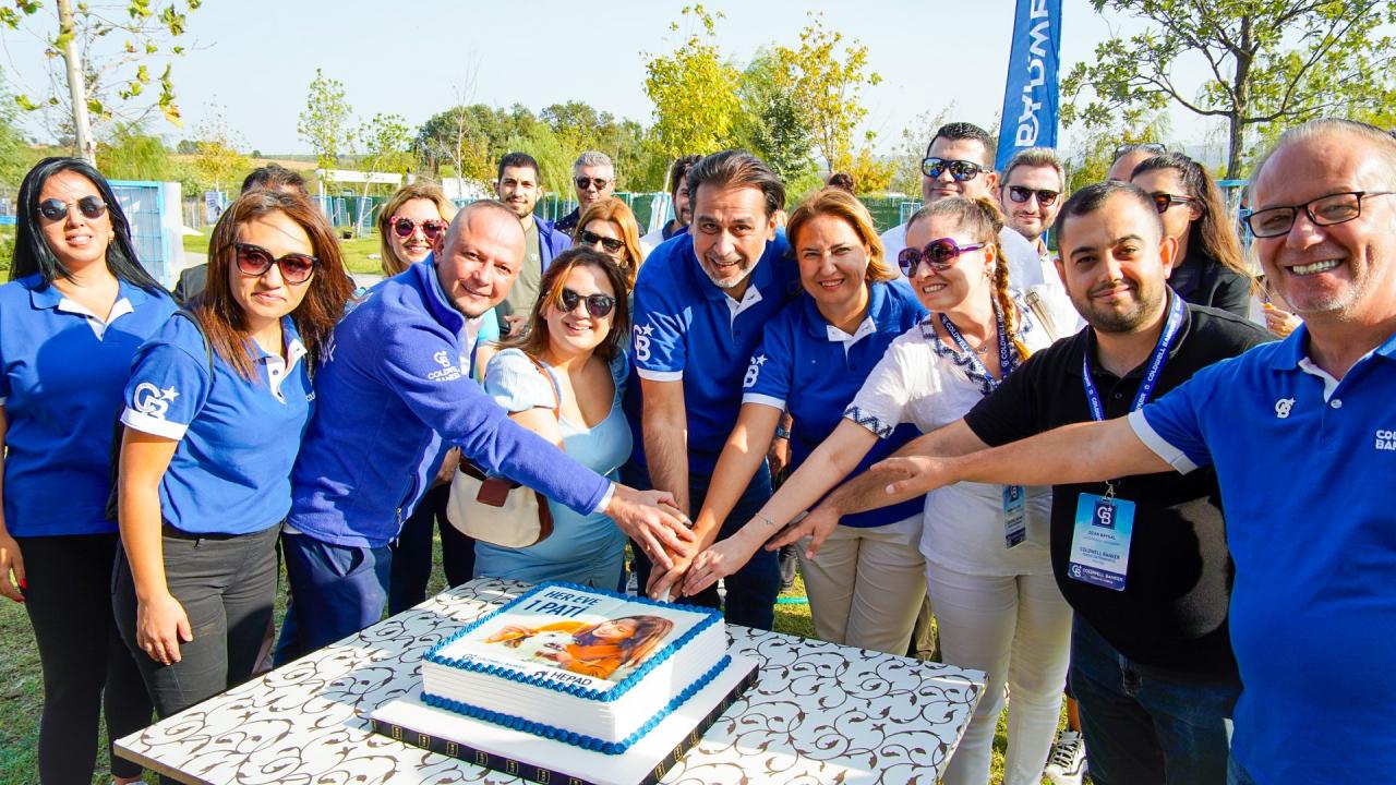 Coldwell Banker, sokak hayvanlarına koruyucu aile bulmaya yönelik Türkiye genelinde