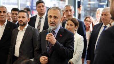 Eyüpsultan Belediye Başkanı Dr. Mithat Bülent Özmen belediyenin yemekhanesinde düzenlenen