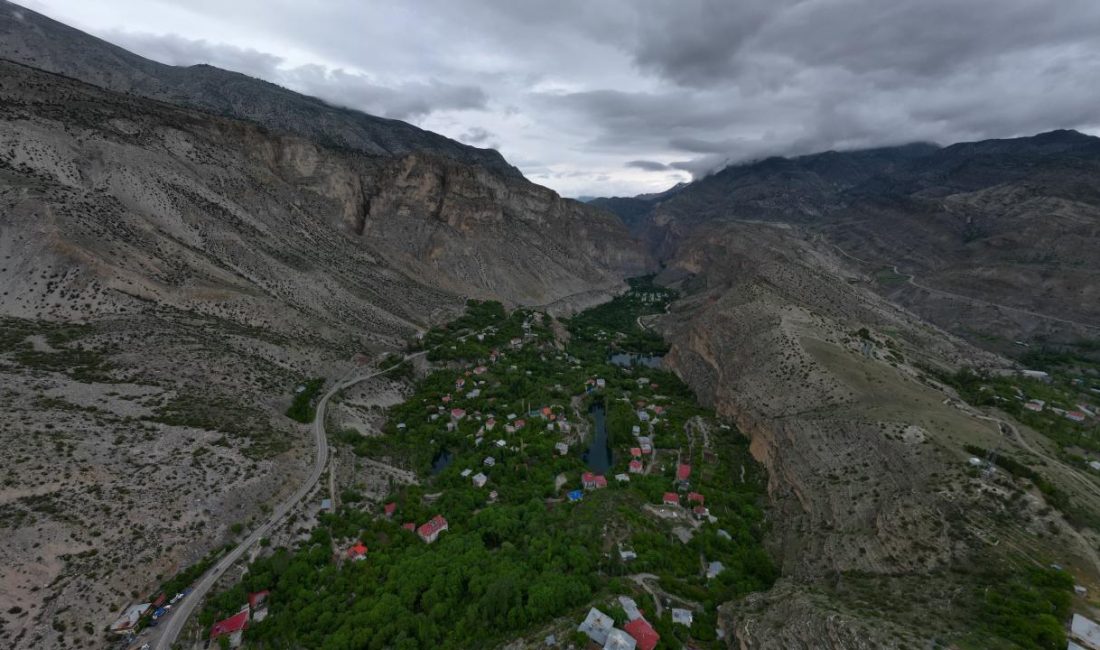 Erzurum'un Uzundere ilçesindeki Yedi Göller, her yıl binlerce turisti ağırlayarak