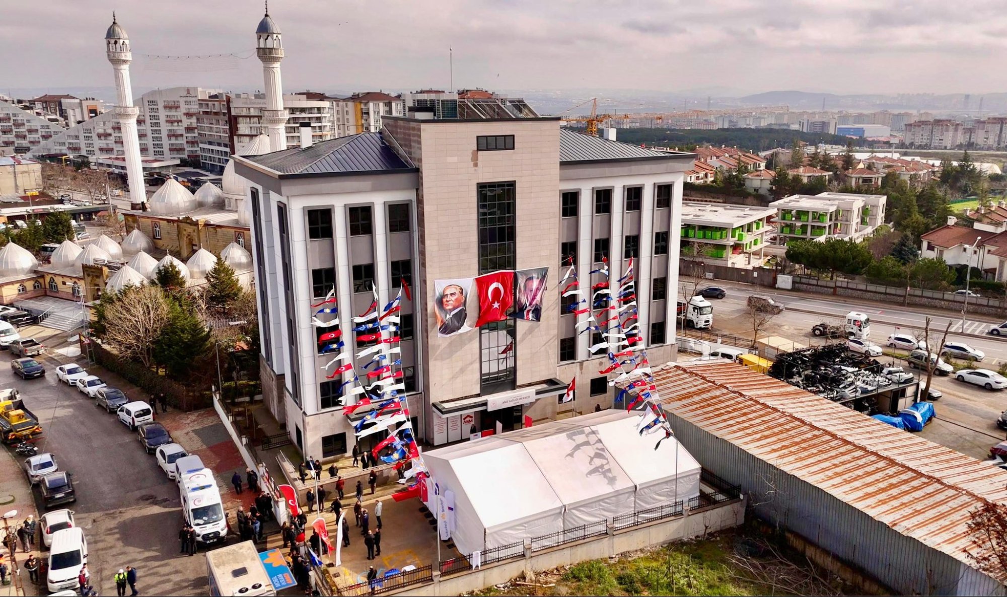 Sultanbeyli’de sağlık yatırımlarına bir yenisi daha eklendi.Sultanbeyli Belediye Başkanı Ali