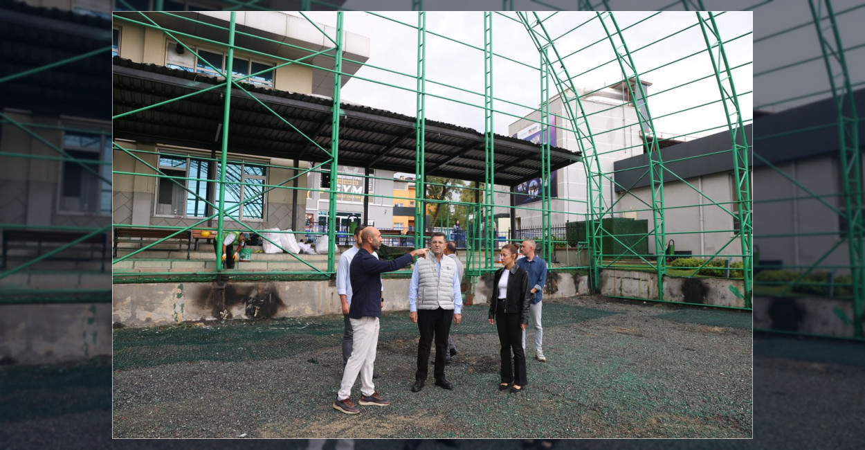 Çekmeköy Belediye Başkanı Orhan Çerkez, Alemdağ'daki spor kompleksinde süren halı