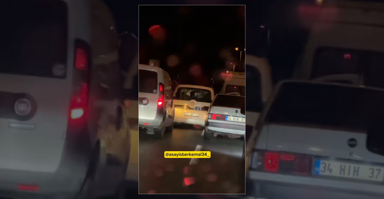 İstanbul Sarıyer'de araç konvoyu oluşturan bir grup, müzik eşliğinde eğlenerek