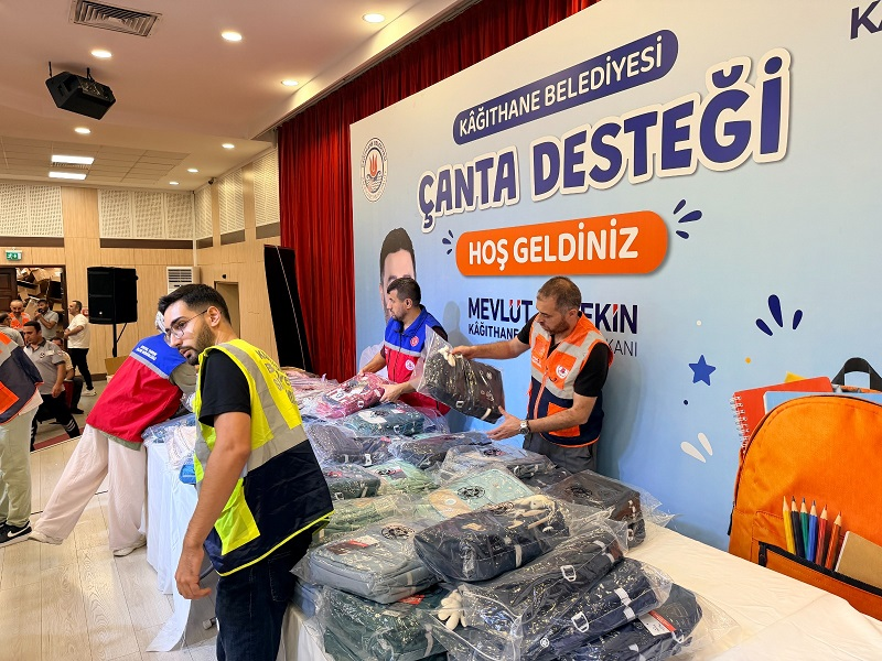Kâğıthane Belediyesi, yeni eğitim öğretim yılı öncesinde öğrencilerin eğitim hayatlarına