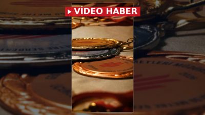 Ümraniye Belediyesi tarafından düzenlenen Ümraniye Yüzme Şenliği'nde geleceğin şampiyonlarının mücadelesine