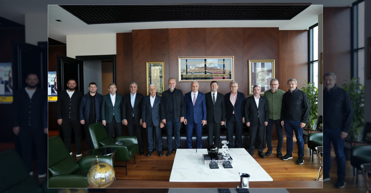 Sultanbeyli Belediye Başkanı Ali Tombaş, AK Parti heyetiyle birlikte önceki