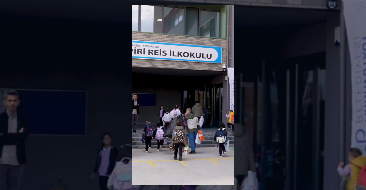 Arnavutköy Belediyesi tarafından Piri Reis İlkokulu'nda Sıfır Atık Şenliği gerçekleştirildi.