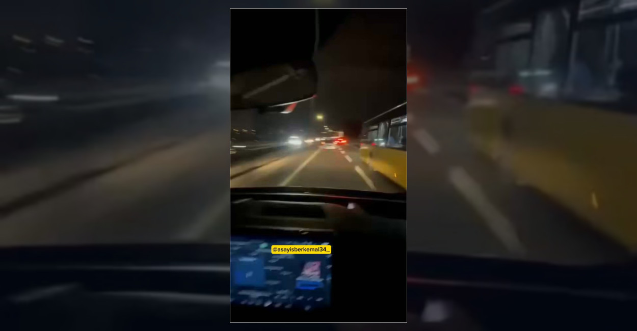 İstanbul'da seyir halindeki bir otomobil sürücüsü, arkasından gelen ve siren