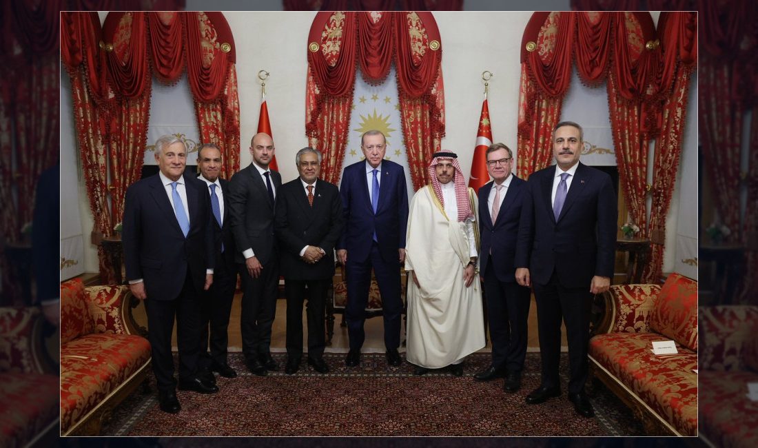 Cumhurbaşkanı Erdoğan, İstanbul Dolmabahçe Çalışma Ofisi'nde altı ülkenin dışişleri bakanlarını