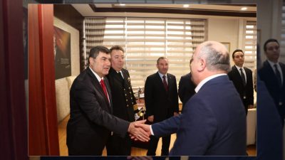 Sultanbeyli Kaymakamı Kemal Şahin, 29 Ekim Cumhuriyet Bayramı dolayısıyla makamında
